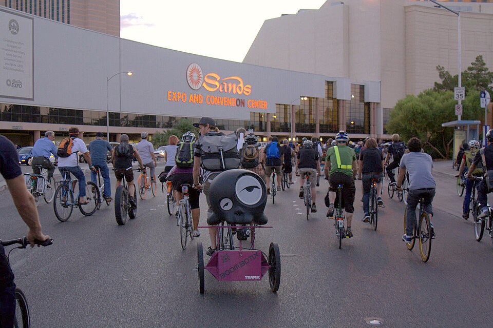 Illustration: Integration of Live Streaming with Social Betting Features Illustration: Integration of Live Streaming with Social Betting Features