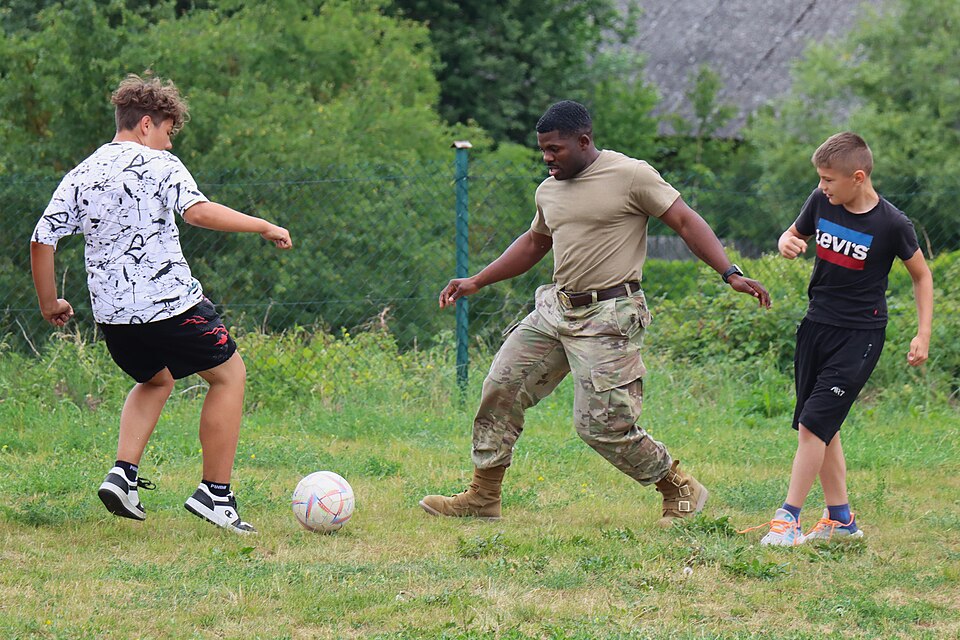 Illustration: Platform Comparison for Draw Hedging 2026