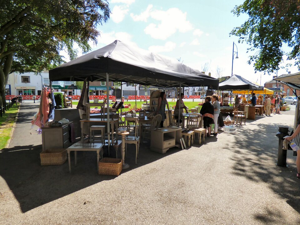 Illustration: Platform-Specific Strategies: Polymarket vs Kalshi Market Maker Economics