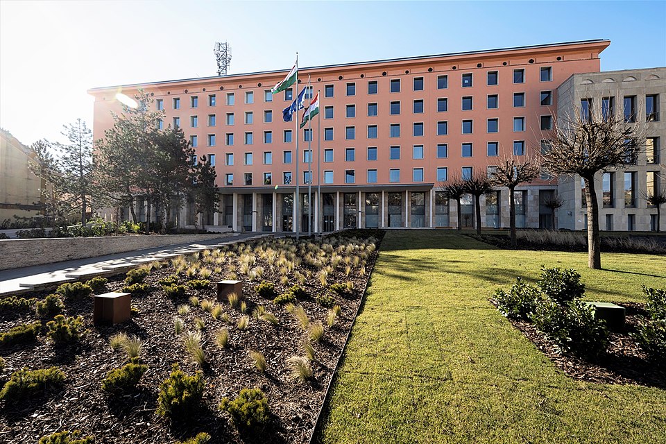 Illustration: Step-by-Step Execution of Cross-Platform Sports Arbitrage Trades Illustration: Step-by-Step Execution of Cross-Platform Sports Arbitrage Trades