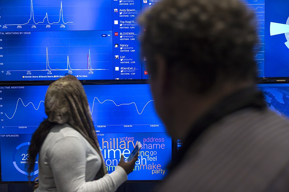 Illustration: Twitter's Real-Time Sentiment Engine — The 15-Minute Advantage Illustration: Twitter's Real-Time Sentiment Engine — The 15-Minute Advantage